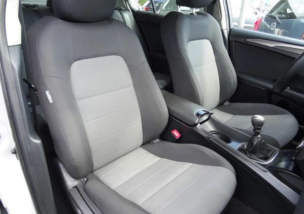 Toyota Avensis cena 42900 przebieg: 201000, rok produkcji 2015 z Sosnowiec małe 326